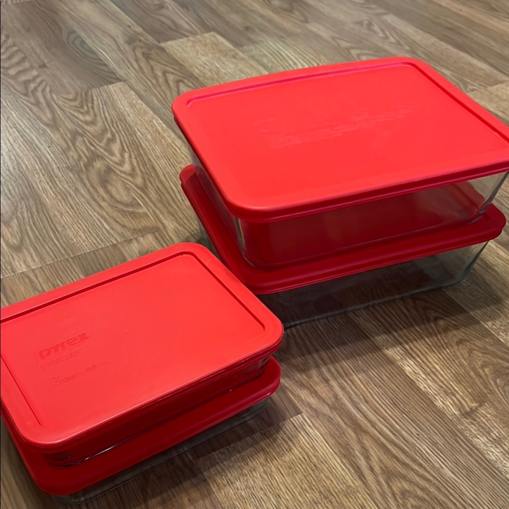 4 Pyrex storage containers 2.75 qt 2.6L 750 mL 3 C